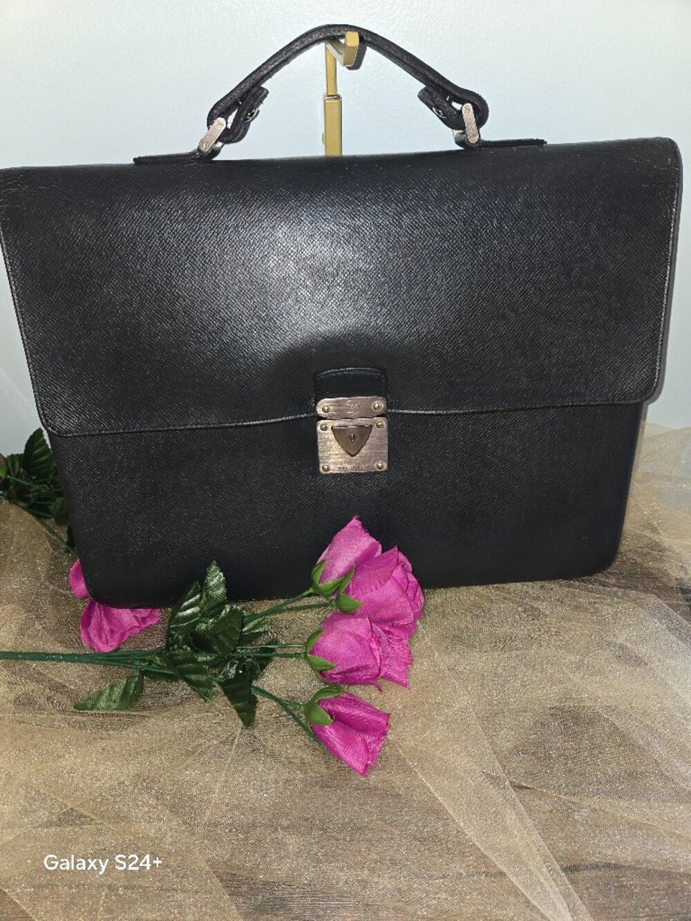 AUTHENTIC LOUIS VUITTON TAIGA LEATHER BRIEFCASE / ATTACHÉ CASE – BLACK